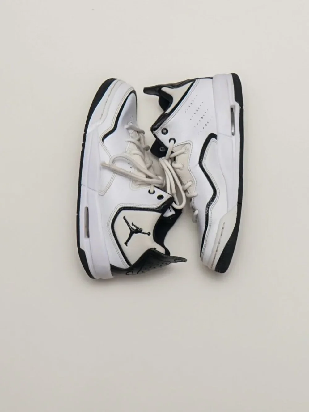 Air Jordan Jordan Courtside 23 'White Black' size 4Y